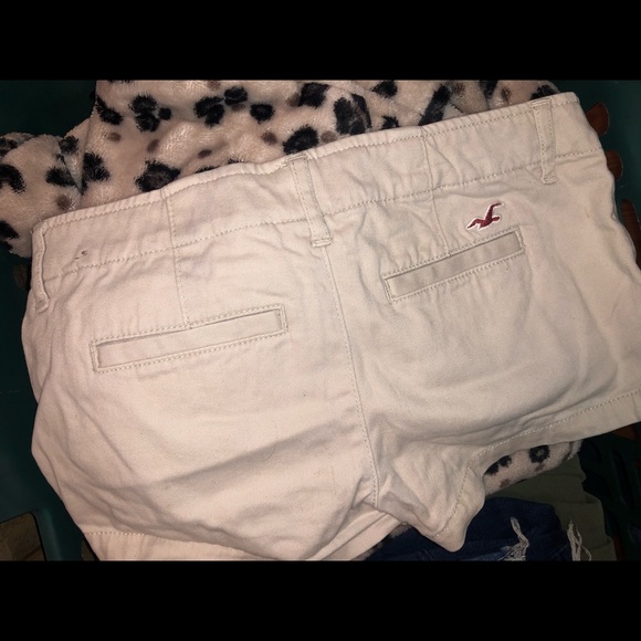 Khaki Hollister shorts - Picture 2 of 2